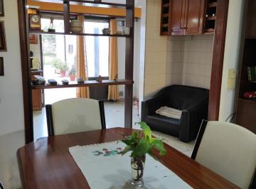 Casa · 160m² · 4 Ambientes · 1 Cochera · Casa en Ensenada