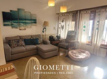 Casa · 200m² · 5 Ambientes · 1 Cochera · Casa en Punta Mogotes