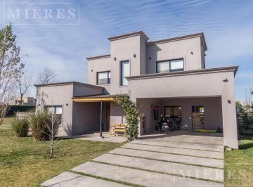 Casa · 189m² · 6 Ambientes · 2 Cocheras · Casa en Venta Sobre Lote Interno en Area 1 San Sebastián