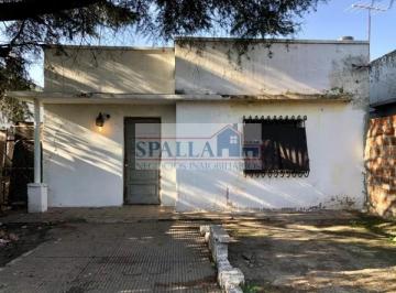 Casa · 60m² · 4 Ambientes · Casa en Venta a Refaccionar - 4 Ambientes - Ideal Inversion - Escucha Ofertas - a 500 m de La Esta