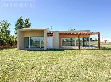 Casa · 120m² · 4 Ambientes · 1 Cochera · Casa en Venta Sobre Lote Interno en Área 1 San Sebastián
