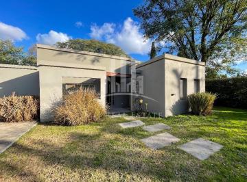 Casa · 140m² · 4 Ambientes · 2 Cocheras · Casa en Venta de 4 Ambientes en Manzanares Chico