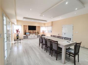 Casa · 150m² · 5 Ambientes · 2 Cocheras · Impecable Propiedad en Funes, Sobre Lote de 1200 m
