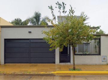 Casa · 190m² · 4 Ambientes · 2 Cocheras · Casa en Ensenada
