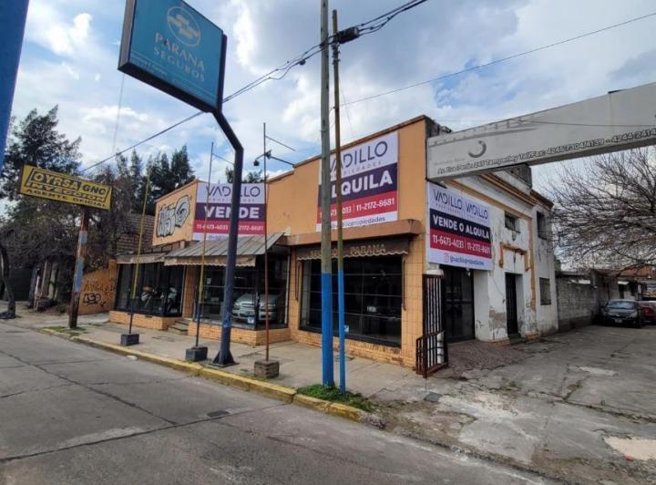 Local comercial · 240m² · 1 Ambiente · 5 Cocheras