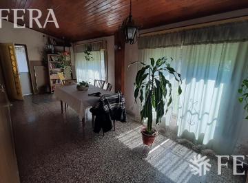 Galeria · Venta de Casa de 3 Ambientes con Cochera y Patio en Wilde