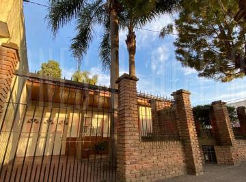 Casa de 3 ambientes, Quilmes · Venta Casa de 3 Ambientes con Cochera, Galeria y Parque en Ezpeleta Este.
