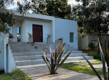 DEI-DEI-902_2 · Casa en Venta 4 Dorm. en Costa Esmeralda Barrio Senderos Barrio Privado
