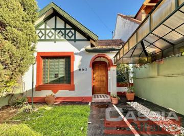 Casa · 170m² · 4 Ambientes · 1 Cochera · Chelet en Residencial Zona Alvear Chico 3 Dorm., Patio y Cochera, 170 m² Aprox