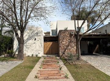 Casa · 550m² · 10 Ambientes · 2 Cocheras · Casa en Venta en Santa Barbara, Tigre, G. B. a. Zona Norte