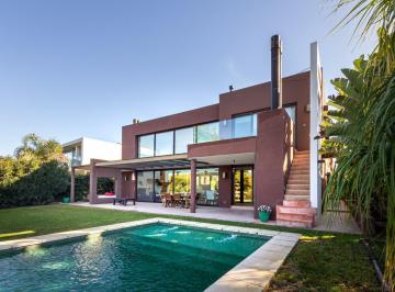 Casa · 350m² · 5 Ambientes · 2 Cocheras · Casa en Alquiler en Santa Barbara, Tigre, G. B. a. Zona Norte