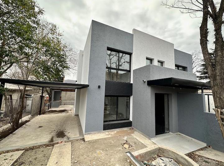 Casa · 83m² · 3 Ambientes · 1 Cochera