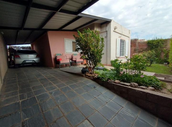 Casa · 85m² · 3 Ambientes · 2 Cocheras