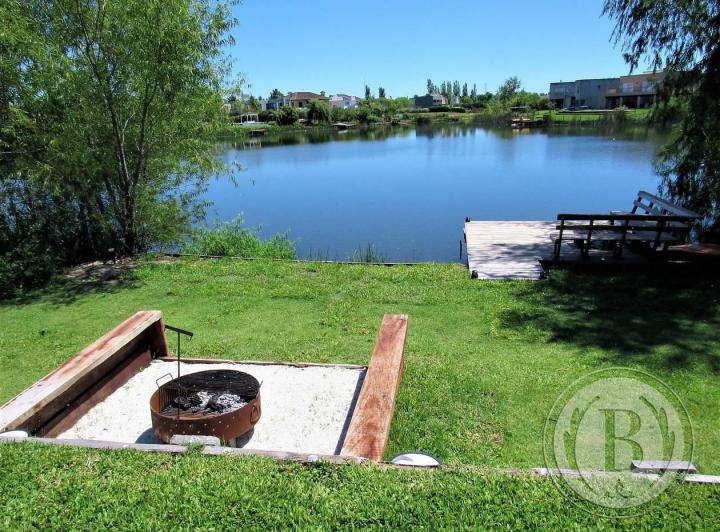 Casa · 256m² · 4 Ambientes · 1 Cochera