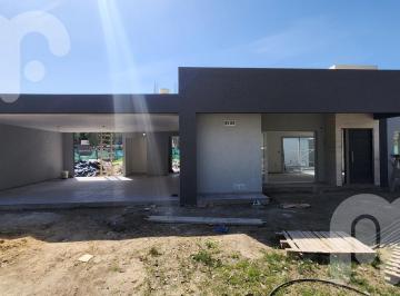Casa · 126m² · 4 Ambientes · 2 Cocheras · Casa Venta Miralagos Barrio Privado