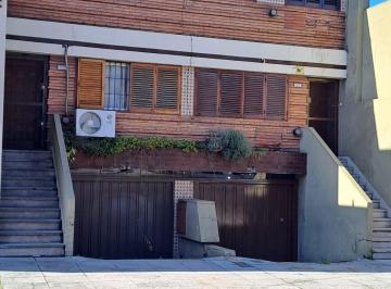 Casa de 3 ambientes, Versalles · Triplex 3 Amb C/dep Serv y Baño - Garaje en Subsuelo - Patio