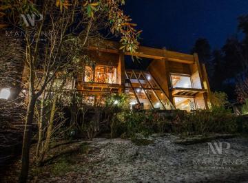 Casa · 270m² · 6 Ambientes · 1 Cochera · Venta Casa 270 m² - 3600 m² Terreno - Villa La Angostura
