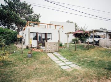 Casa · 80m² · 3 Ambientes · 1 Cochera · Casa en Manantiales, Anhelada