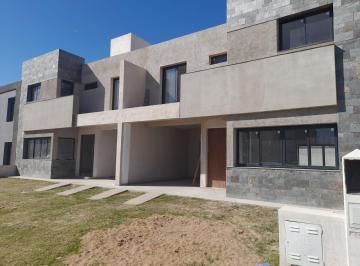 Casa · 154m² · 4 Ambientes · 1 Cochera · Duplex en Venta en San Ignacio Village, Calidad Premium, 3 Dorm.