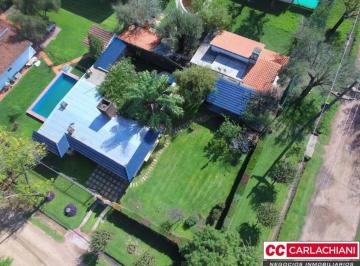 Casa · 110m² · 3 Ambientes · 2 Cocheras · Funes - Hermosa Casa con Pileta - Gran Jardín - Doble Ingreso - 100 m Ruta