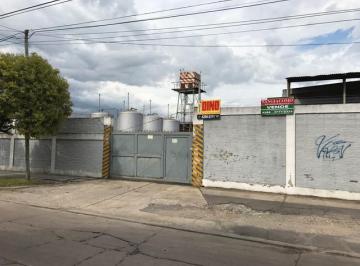 Depósito · 642m² · Depósito San Martin y Rivadavia a 1 Cuadra de Yrigoyen. 1743 m² Totales 640 M²cub