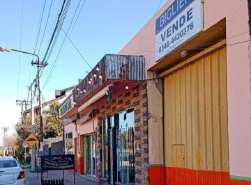 Local comercial · 400m² · 4 Ambientes · 2 Cocheras · Local - Loma Verde