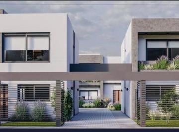 Casa · 105m² · 4 Ambientes · 1 Cochera · Duplex en Venta Grand Bourg 105 m