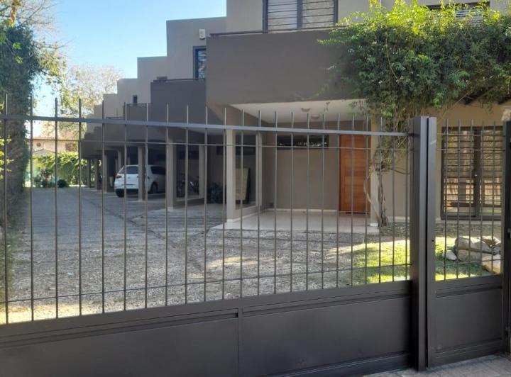 Casa · 110m² · 2 Dormitorios · 1 Cochera