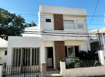 Casa · 80m² · 3 Ambientes · 1 Cochera · Casa Dos Plantas Cochera en Condominio