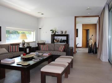Casa de 8 ambientes, Pilar · Venta Casa de 7 Dorm. en Pilar, Sobre Golf en Mayling Cc