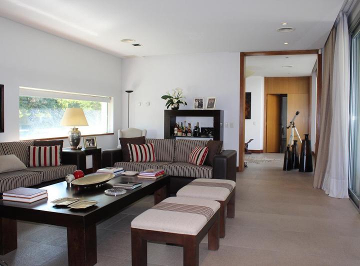 Casa · 560m² · 8 Ambientes · 3 Cocheras