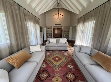 Casa de 9 ambientes, Pilar · Venta Casa 8 Dorm. en Suite en Pilar, Mayling Cc