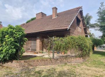 Casa de 4 ambientes, Esteban Echeverría · Casa en Venta Construida Sobre Lote en Esquina