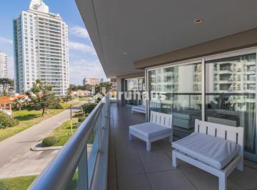 Foto1 · Alquiler Apartamento Tres Dorm. Playa Brava Edificio Brava Biarritz