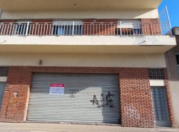 Casa de 4 ambientes, Avellaneda · Venta en Block de Galpòn/depòsito con Departamentos