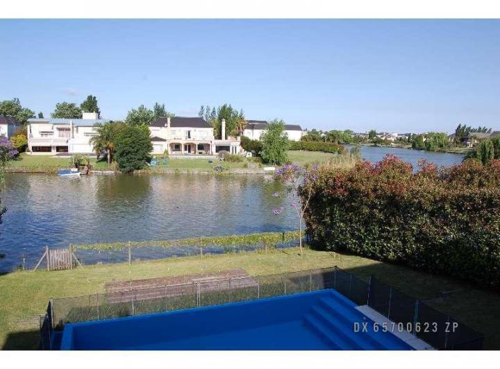 Casa · 450m² · 5 Ambientes · 1 Cochera