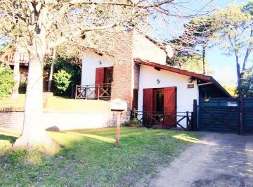 GIA-GI1-2792_2 · (Propiedad Suspendida) Venta Casa 4 Amb 3 Baños 130 m² Cub 550 m² Lote Barrio Norte!
