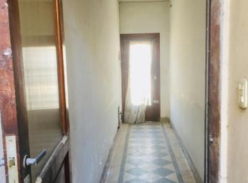 Casa de 4 ambientes, Lanús · Casa a Refaccionar con Gran Frente y Excelente Ubicación Central.