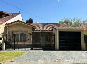 Casa de 3 ambientes, Almirante Brown · Chalet 3 Ambientes con Jardin y Pileta