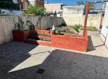 Casa · 78m² · 4 Ambientes · 1 Cochera · Venta Casa en Banfield