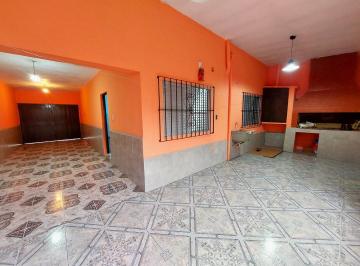 Casa · 120m² · 4 Ambientes · 2 Cocheras · Huerta Grande 1500, 3 Dorm., Comedor, Patio. Cochera.