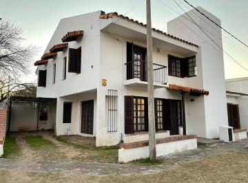 Casa · 200m² · Casa en Tres Cerritos