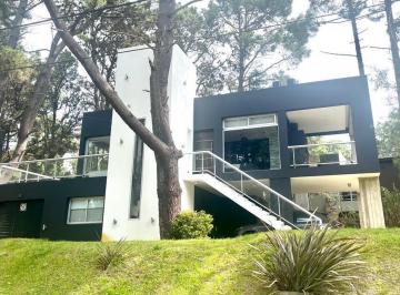 Casa · 139m² · 4 Ambientes · 2 Cocheras · Casa en Venta / Alquiler - Costa del Este