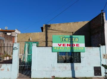 Terreno , Lomas de Zamora · Lote en Venta en Llavallol, con Vivienda a Reciclar