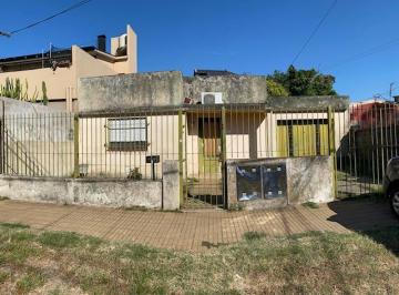 Casa · 340m² · 2 Dormitorios · 2 Cocheras · Casa en Lomas de Zamora Oeste