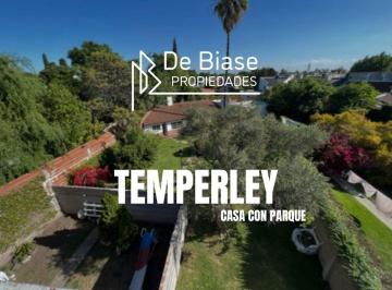 Casa de 4 ambientes, Lomas de Zamora · Amplia Casa con Hermoso Parque.