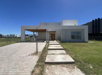 Casa · 230m² · 4 Ambientes · 1 Cochera · Casa en Venta 3 Dorm. en Santa Ana, Villanueva, Tigre