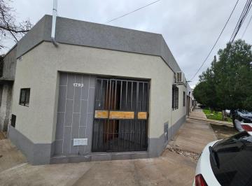PH de 2 ambientes, Morón · En Venta - PH 2 Amb Al Frente Totalmente Independiente