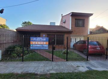 Casa · 220m² · 5 Ambientes · 3 Cocheras · Casa en Venta 5 Ambientes Villa Luzuriaga