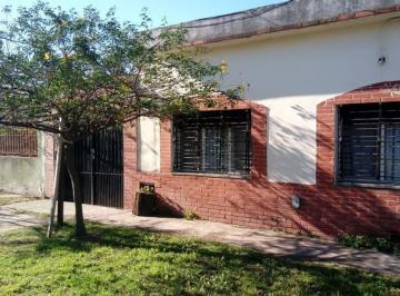 Casa · 130m² · 4 Ambientes · Casa - Temperley Este